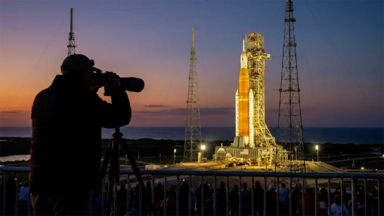 Nasa Artemis Rocket Launch Reaches Pad 39b